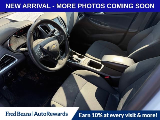 Used 2018 Chevrolet Cruze LT w/ Convenience Package FWD image 10