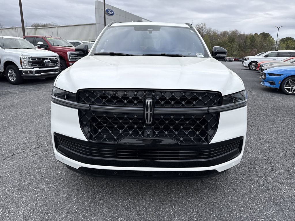 Used 2025 Lincoln Navigator Reserve w/ Jet Appearance Package image 2