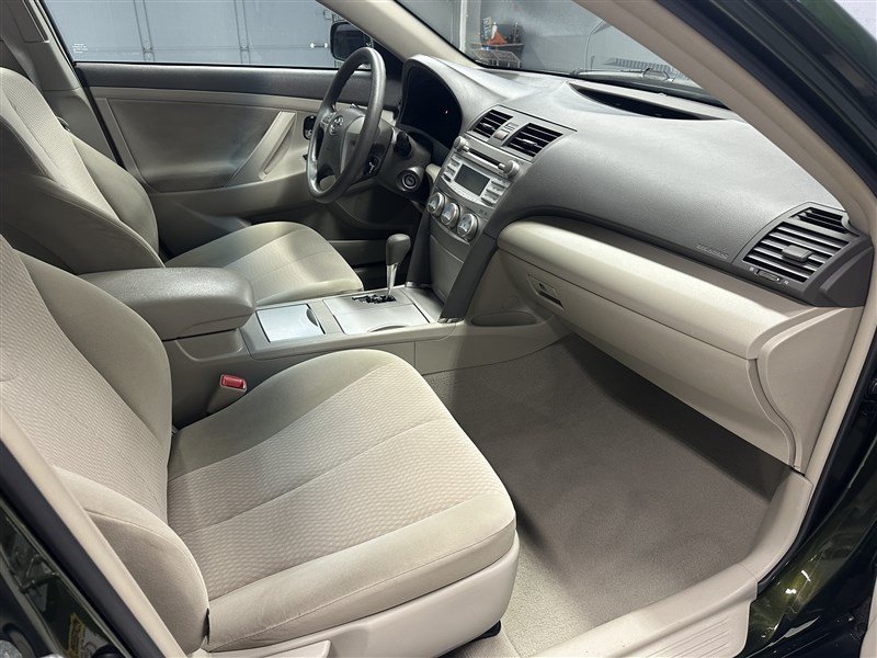 Used 2011 Toyota Camry LE FWD image 11