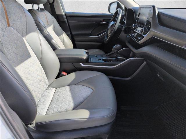 Used 2022 Toyota Highlander Bronze Edition image 21
