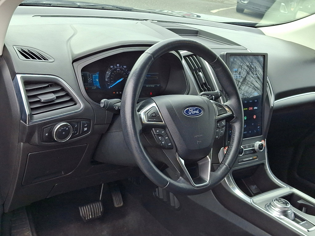 Used 2024 Ford Edge Titanium image 25