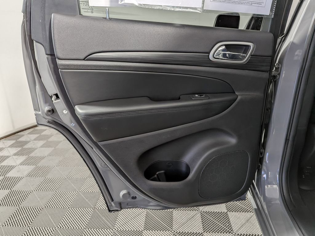 Used 2019 Jeep Grand Cherokee Altitude image 41
