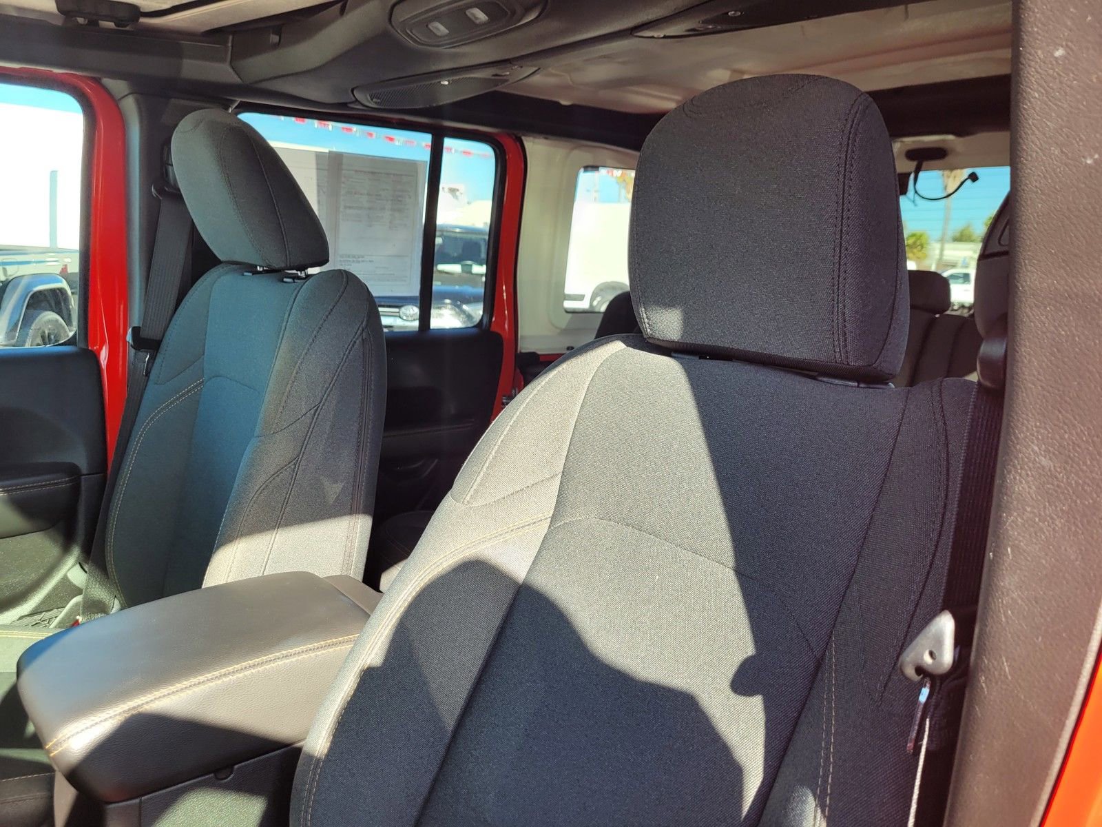 Used 2025 Jeep Wrangler Sahara 4xe image 15