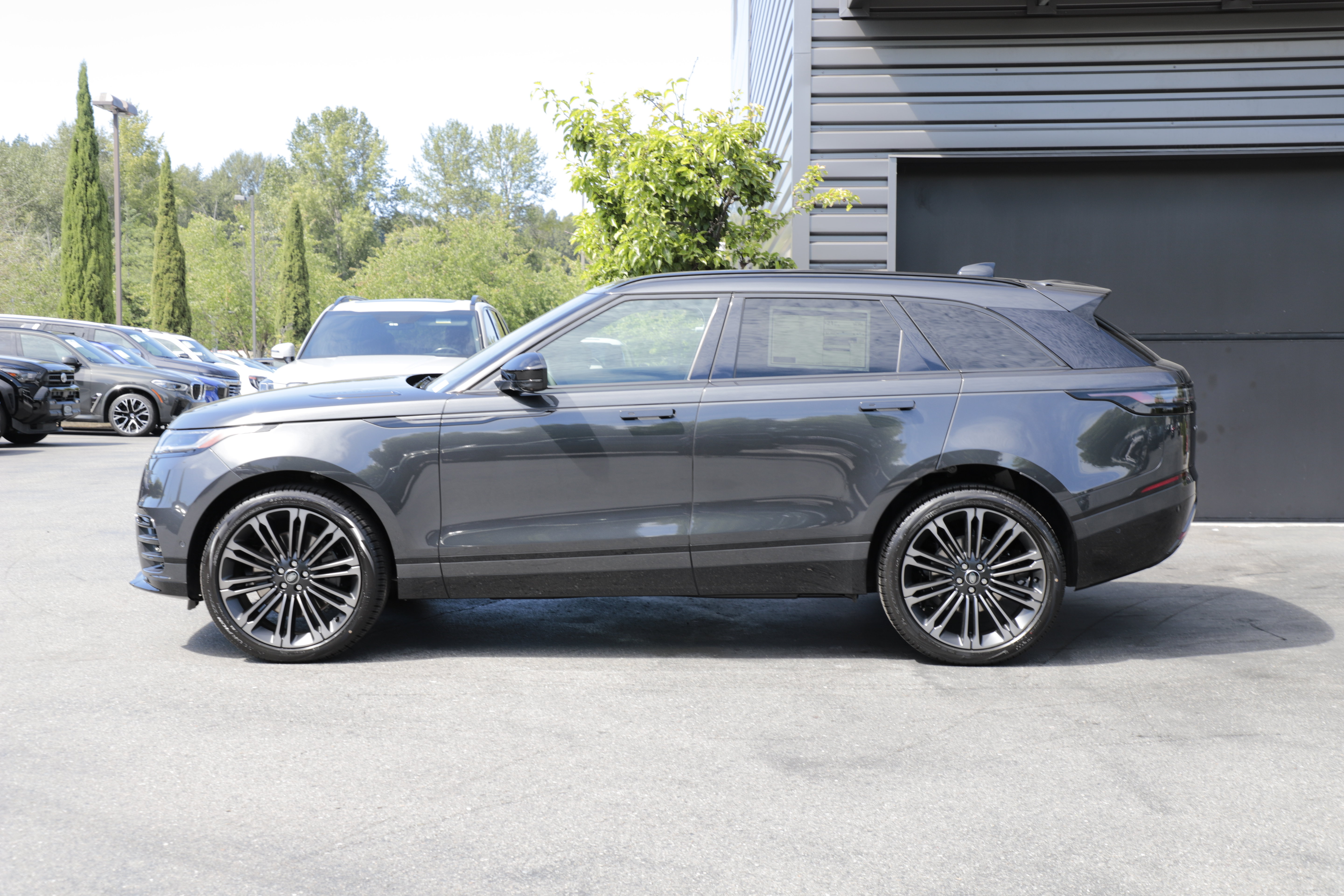 New 2026 Land Rover Range Rover Velar Dynamic SE AWD/4WD image 5