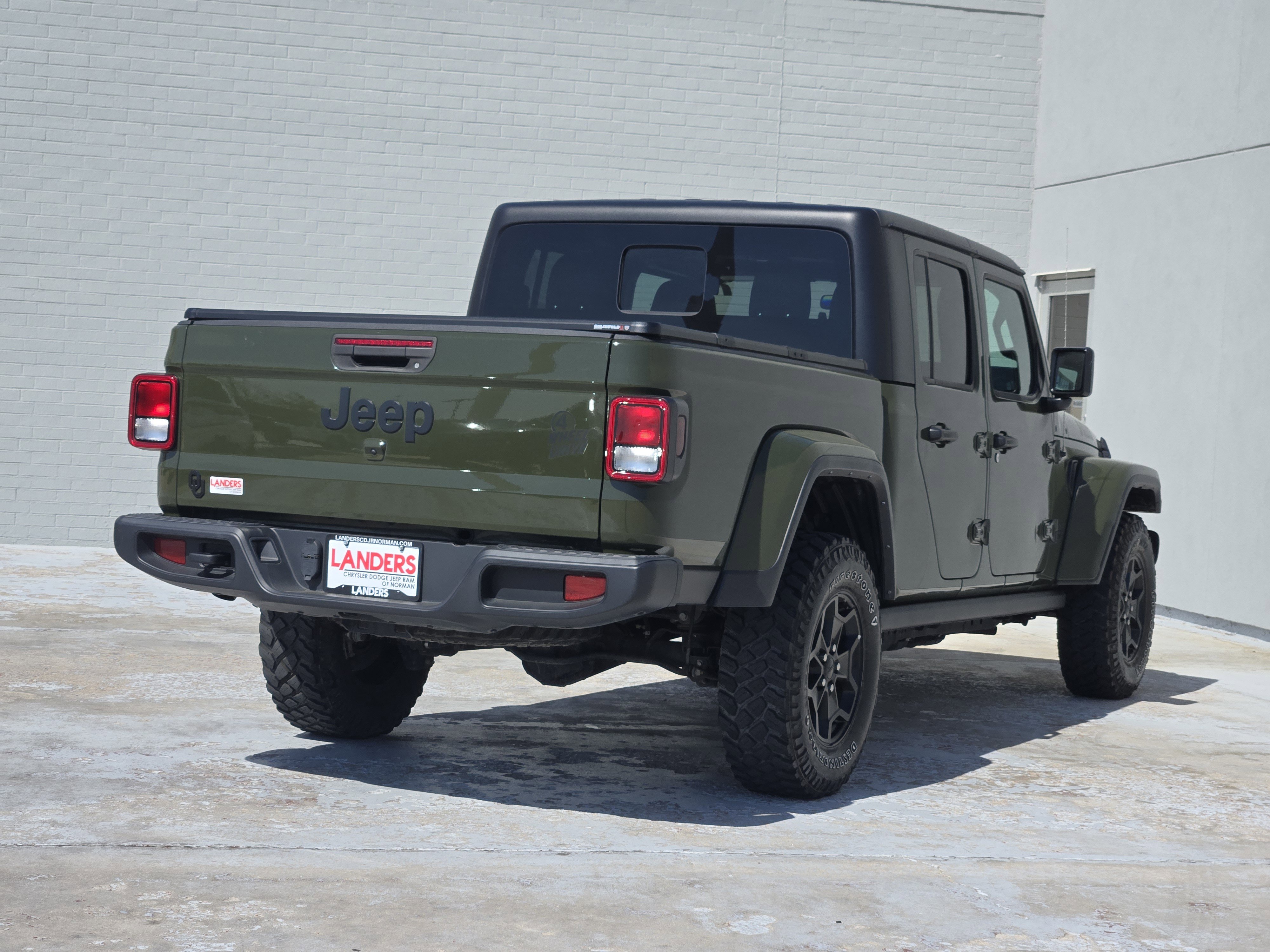 Used 2022 Jeep Gladiator Willys image 8
