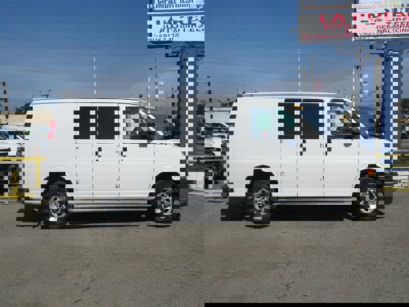 Used 2022 GMC Savana 2500 w/ Driver Convenience Package image 2