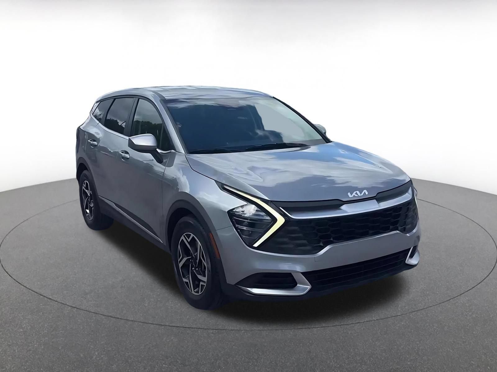 Used 2025 Nissan Rogue SV FWD image 3