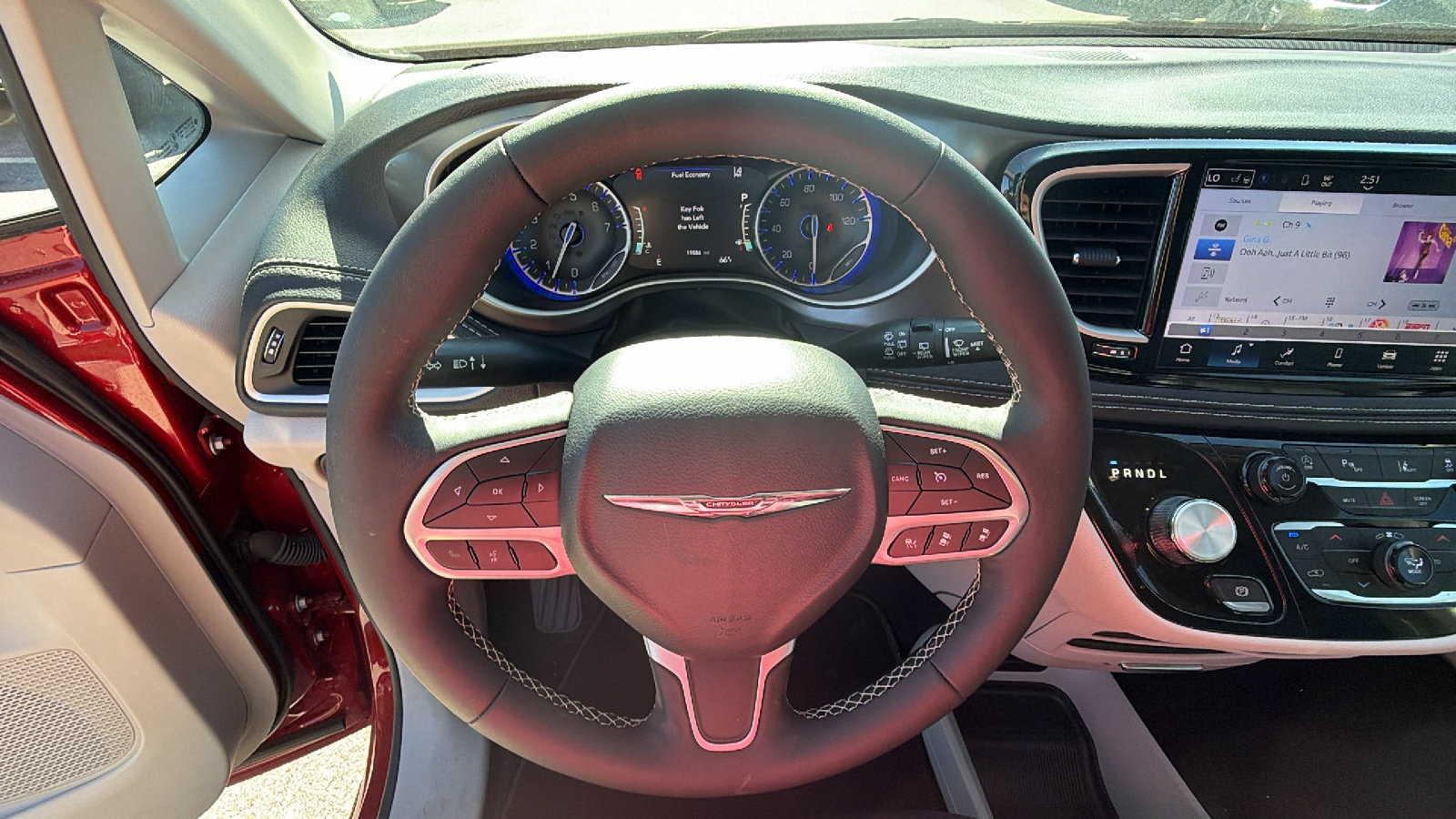 Certified 2024 Chrysler Pacifica Touring-L FWD image 26