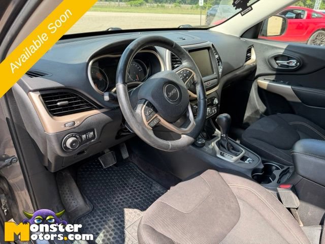 Used 2018 Jeep Cherokee Latitude w/ Cold Weather Group AWD/4WD image 9