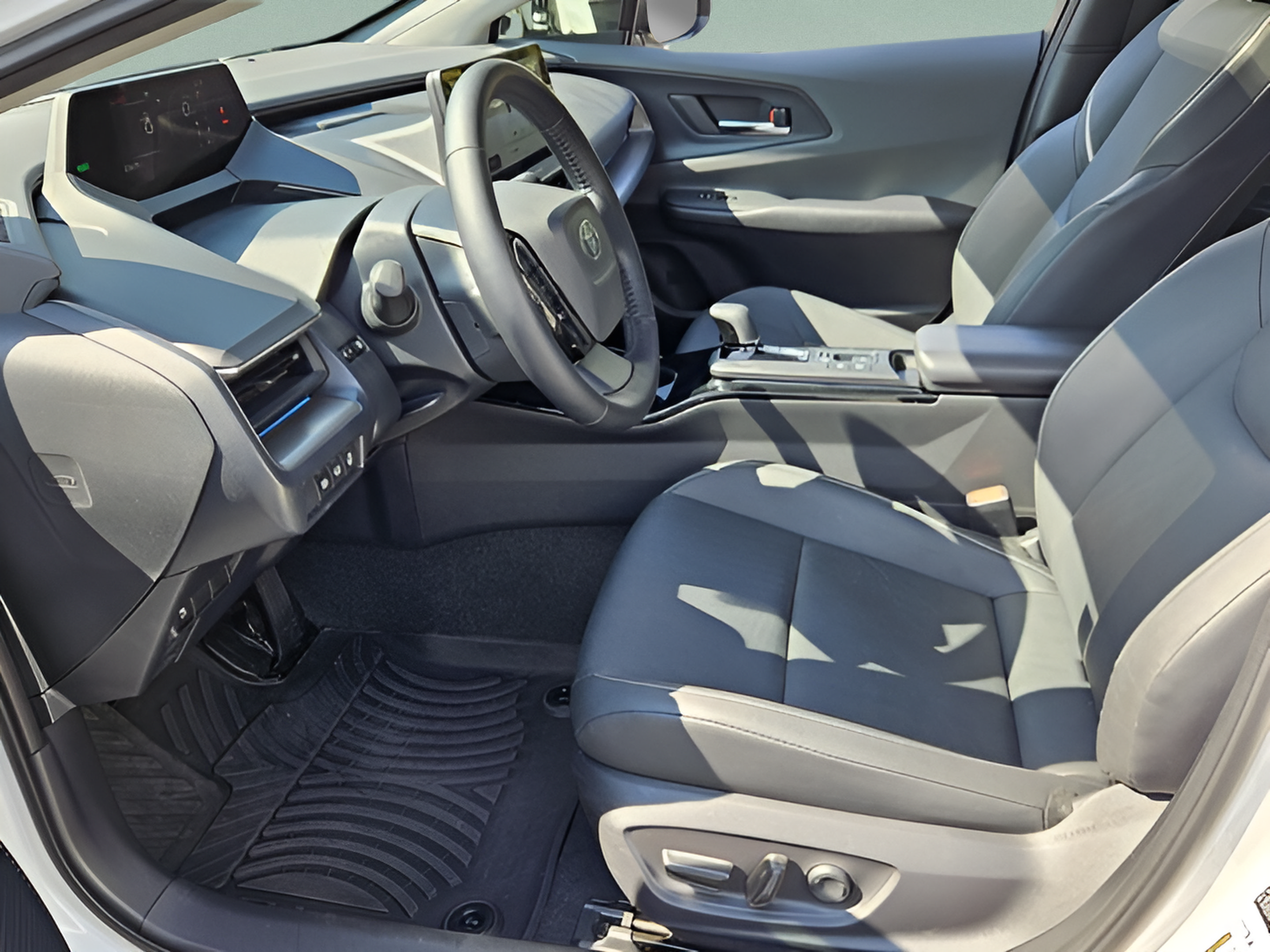Used 2024 Toyota Prius XLE FWD image 12