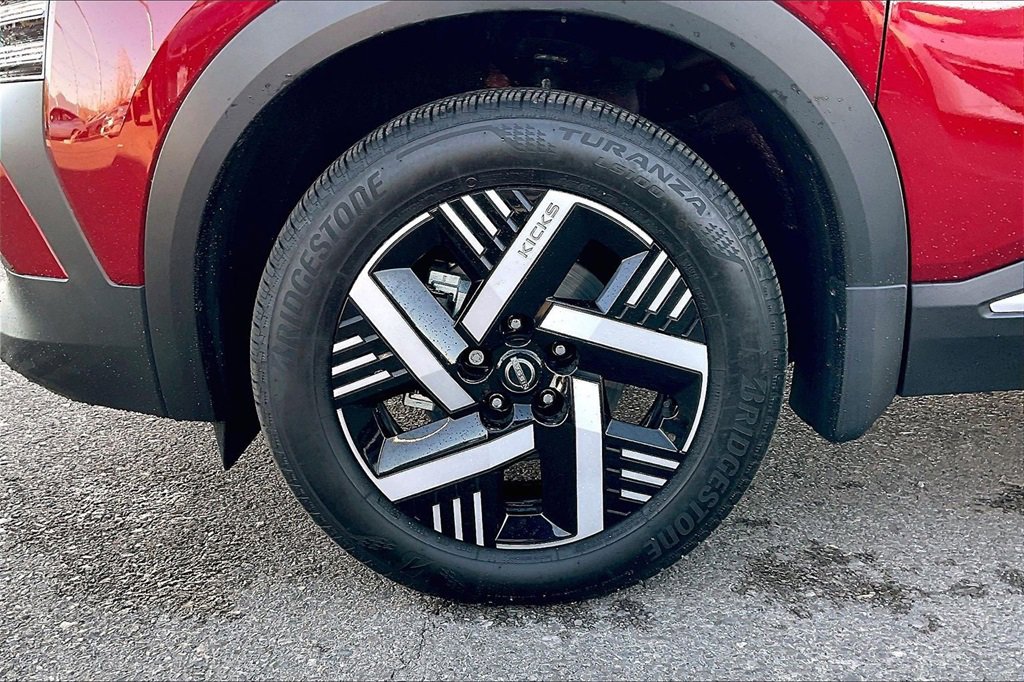 Used 2025 Nissan Kicks SV image 9