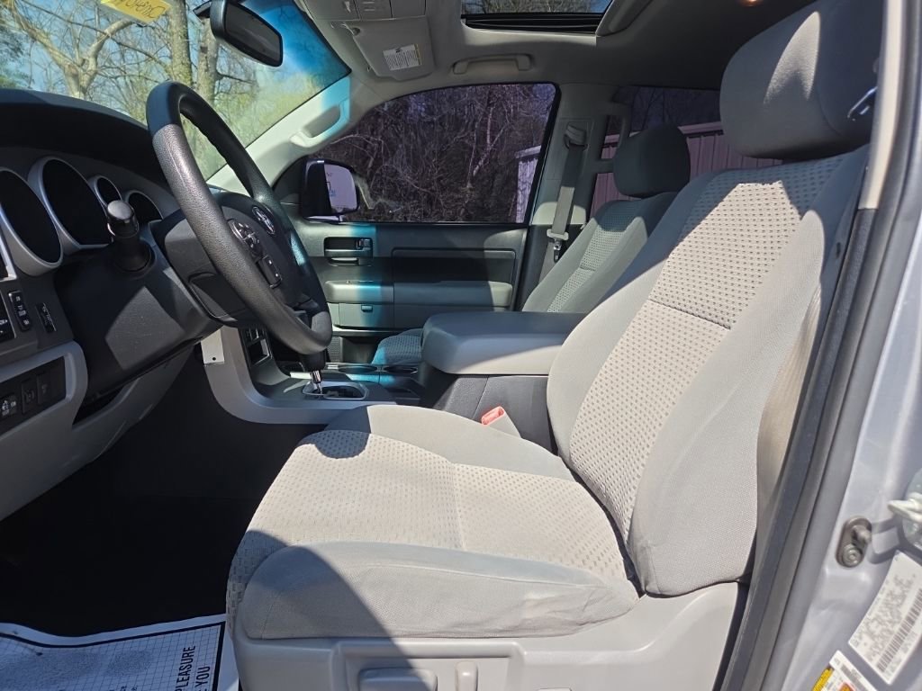 Used 2013 Toyota Tundra 4x4 CrewMax w/ SR5 Pkg image 17