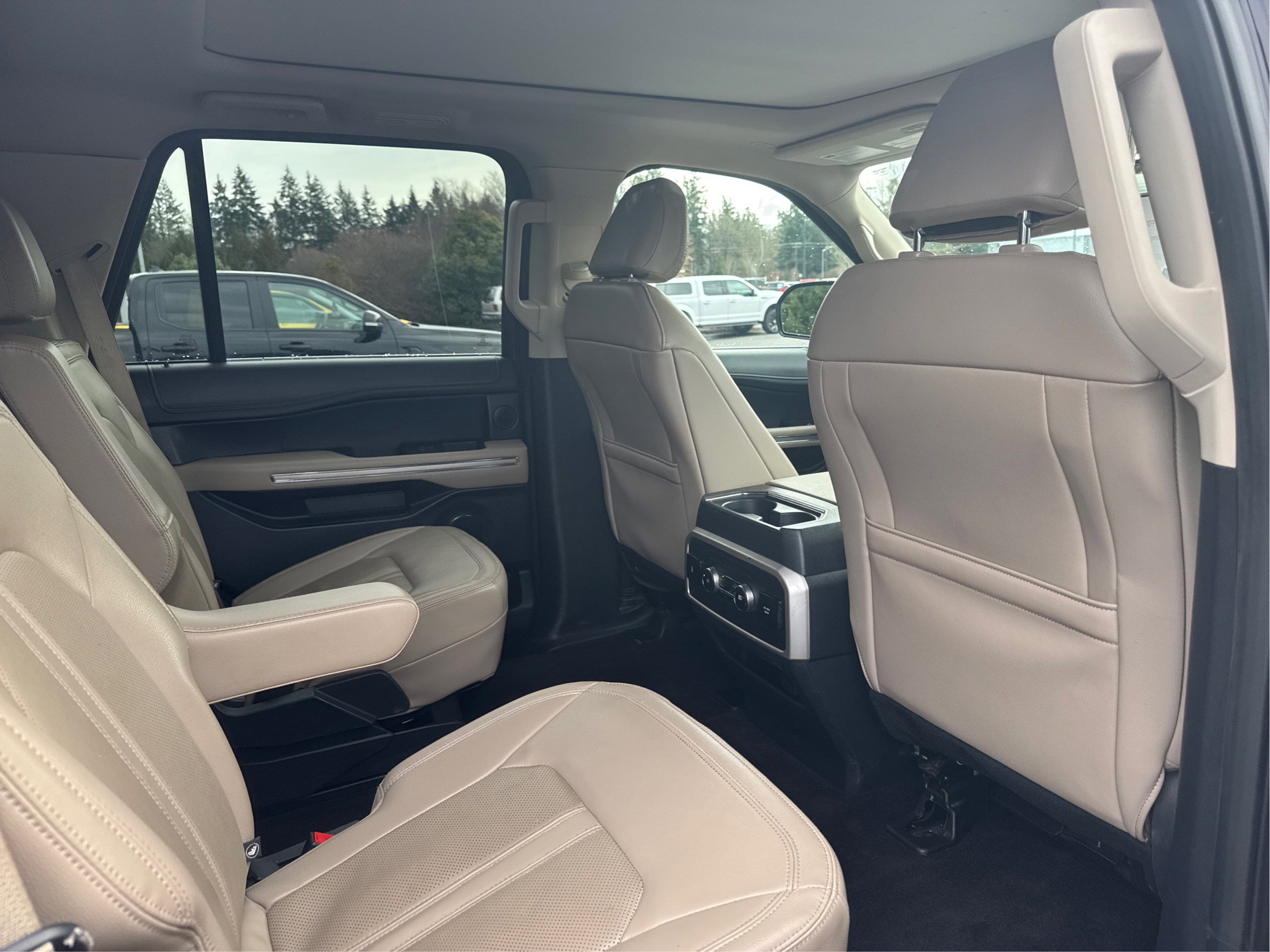 Used 2023 Ford Expedition Limited image 21