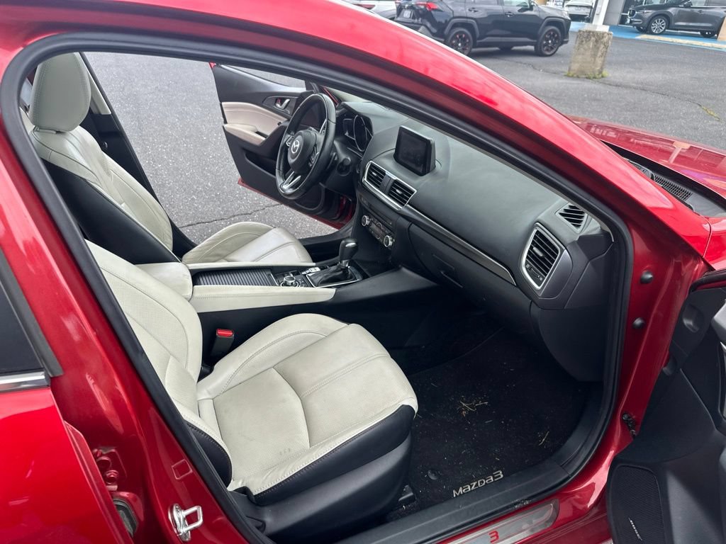 Used 2018 MAZDA MAZDA3 Grand Touring w/ Premium Equipment Package FWD image 15