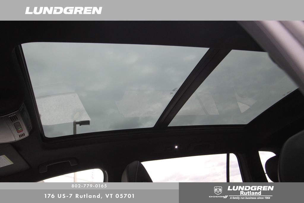 Used 2023 Volkswagen Tiguan SE R-Line image 34