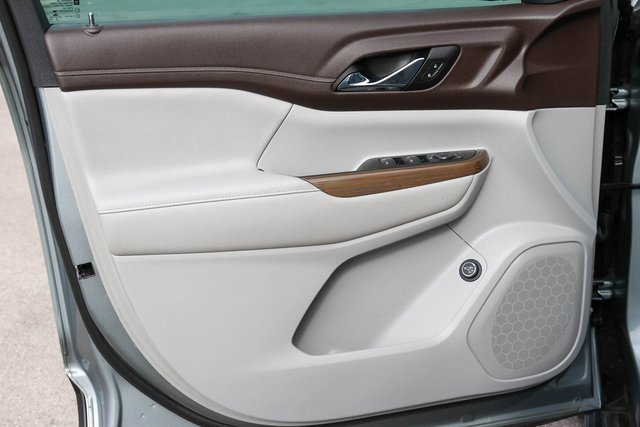 Used 2023 GMC Acadia SLE w/ Driver Convenience Package image 12