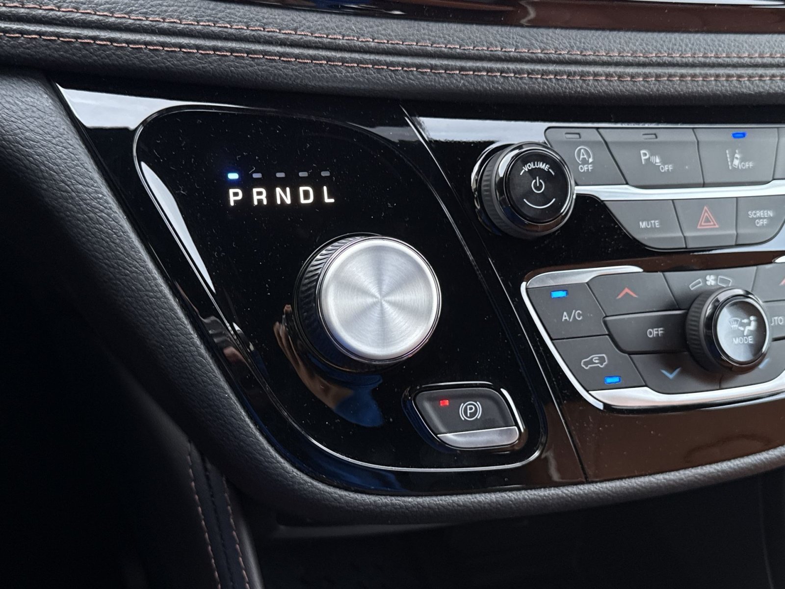 Used 2026 Chrysler Pacifica Pinnacle FWD image 22