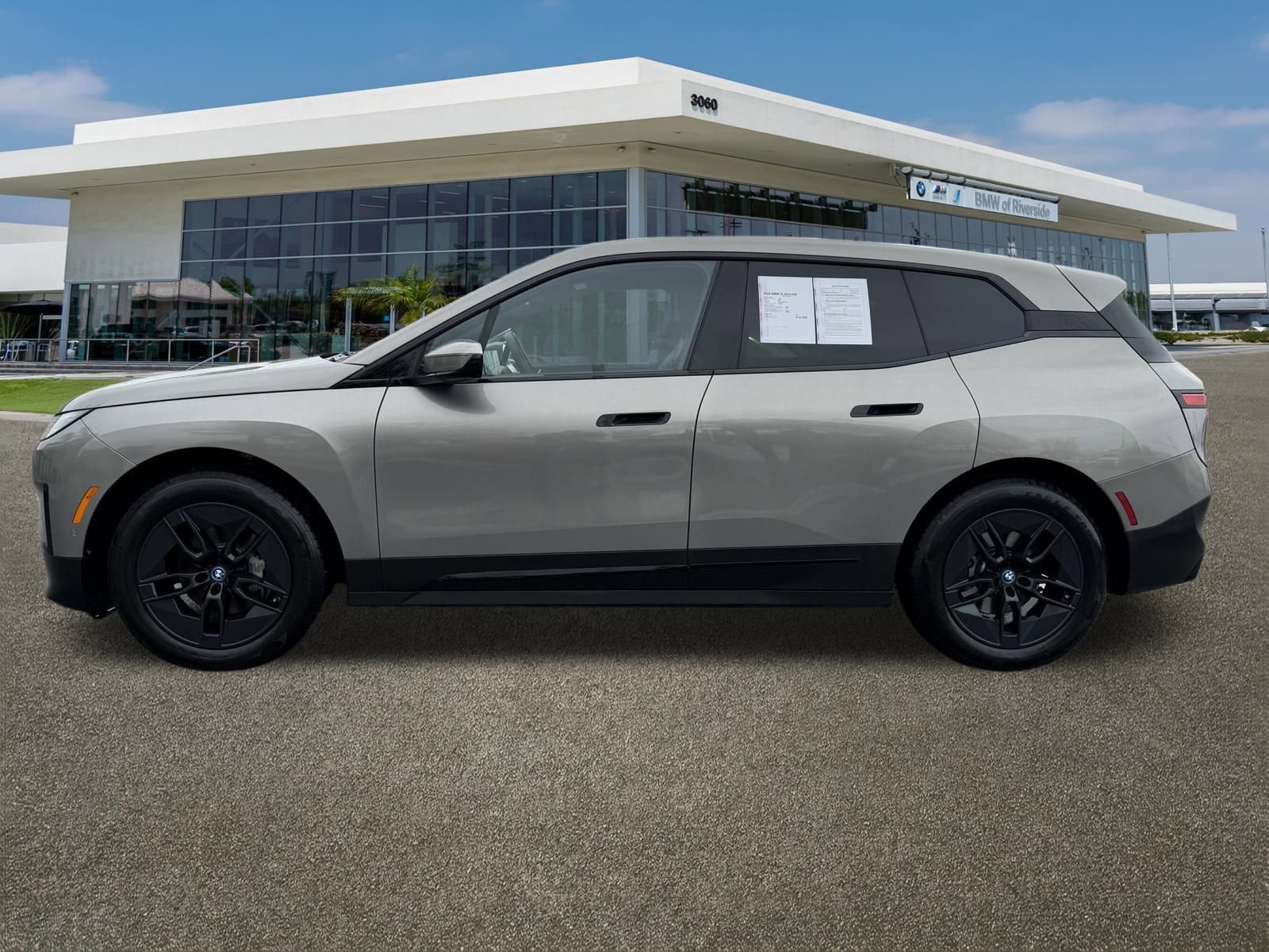 Used 2024 BMW iX xDrive50 w/ Radiant Heating Package image 6