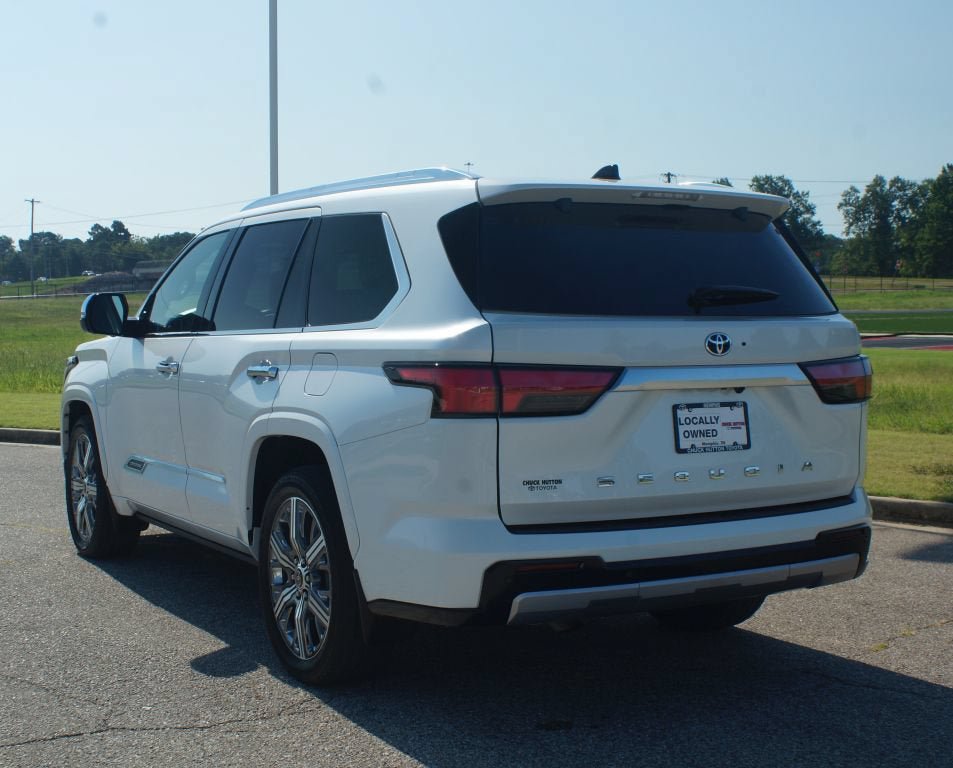 Used 2023 Toyota Sequoia Capstone AWD/4WD image 17