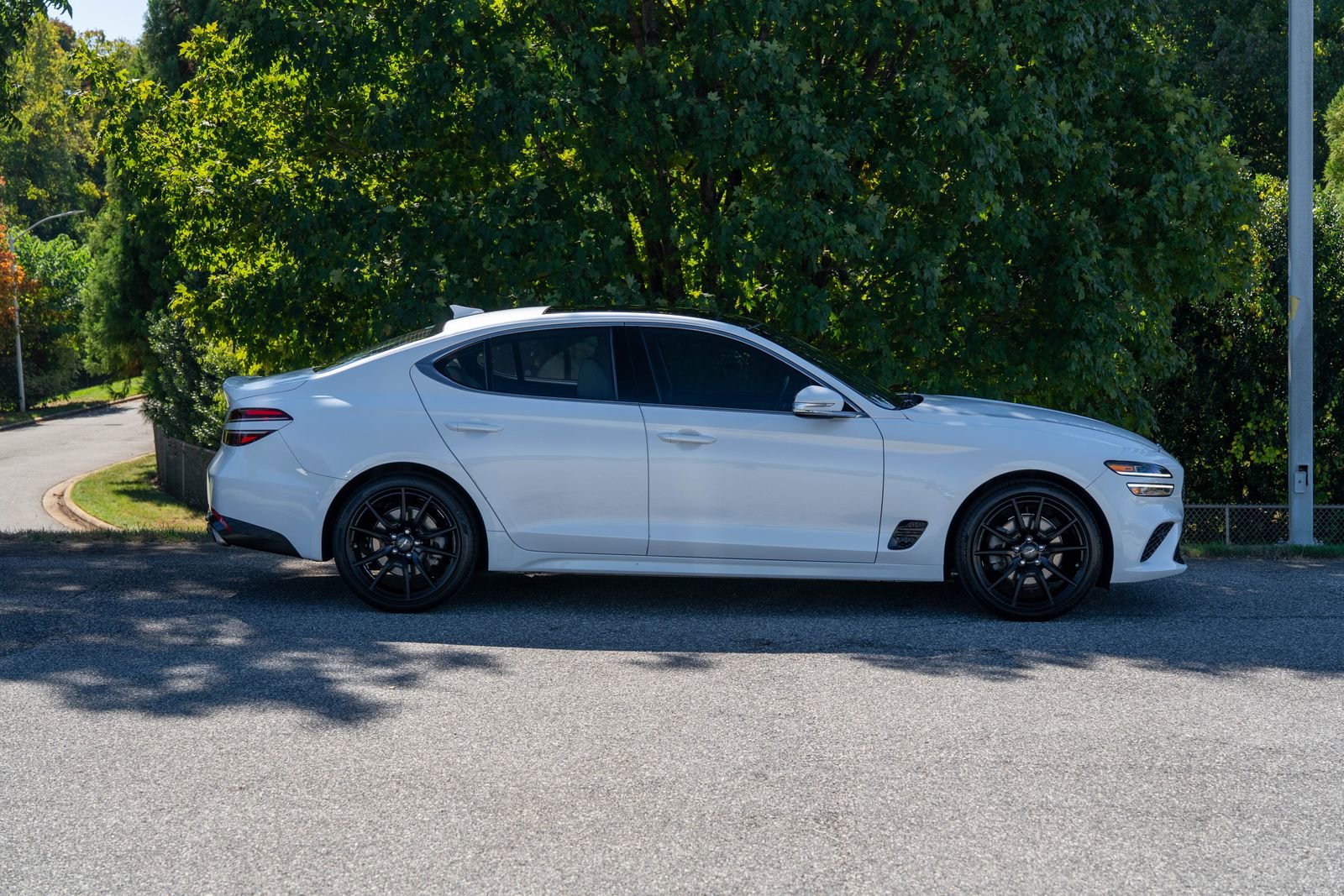 Used 2022 Genesis G70 2.0T w/ Prestige Package image 8