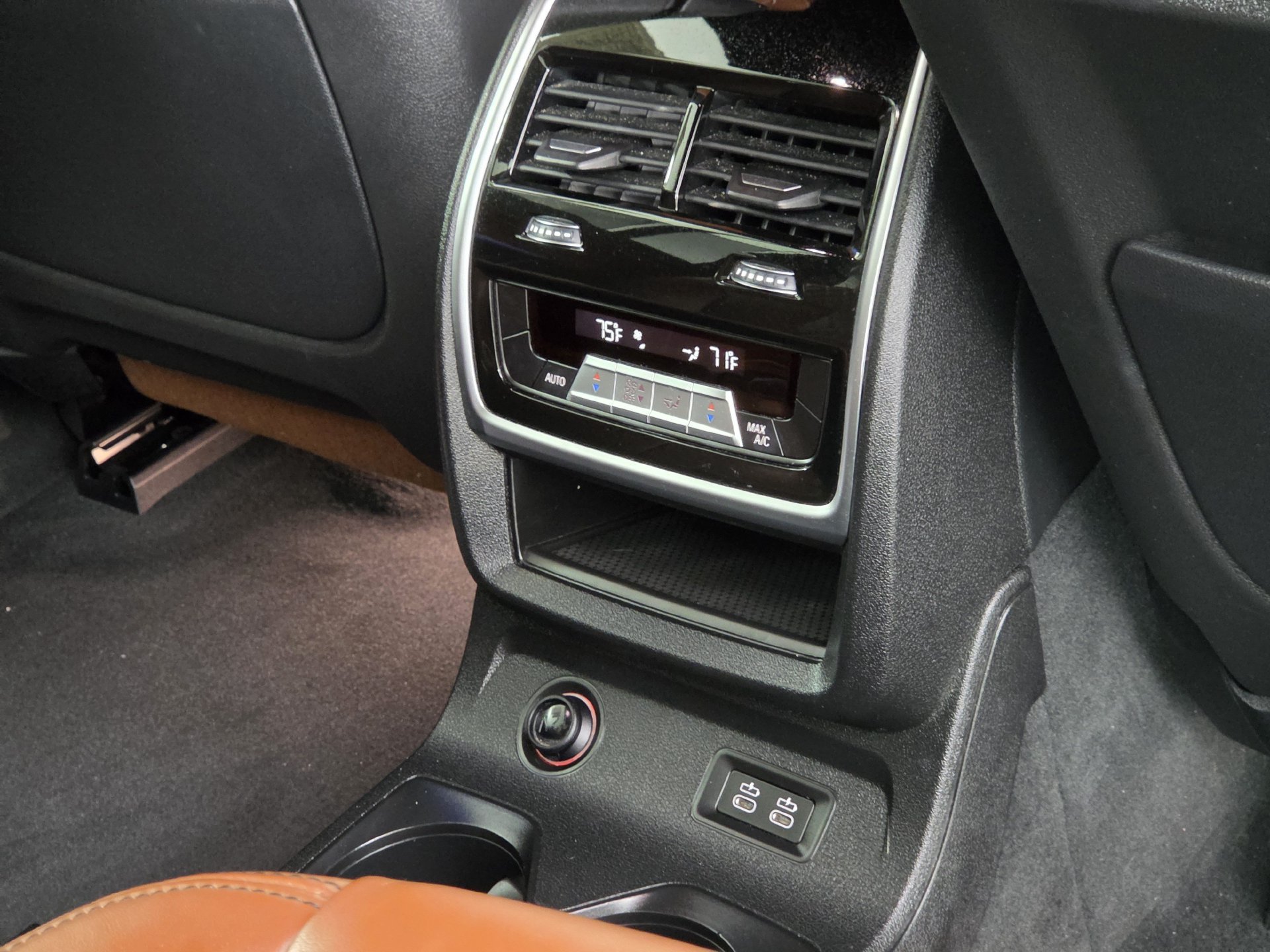 Used 2021 BMW X7 xDrive40i w/ M Sport Package AWD/4WD image 31