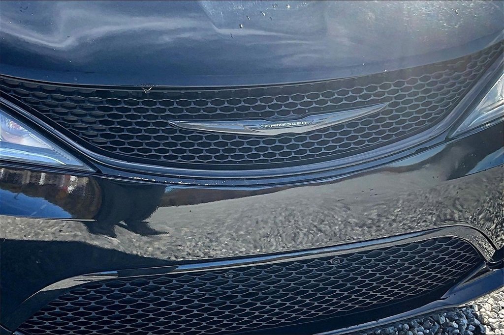 Used 2018 Chrysler Pacifica Touring Plus w/ S Appearance Package image 27