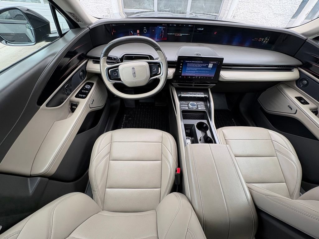 Certified 2025 Lincoln Nautilus Premier w/ Equipment Group 102A image 23