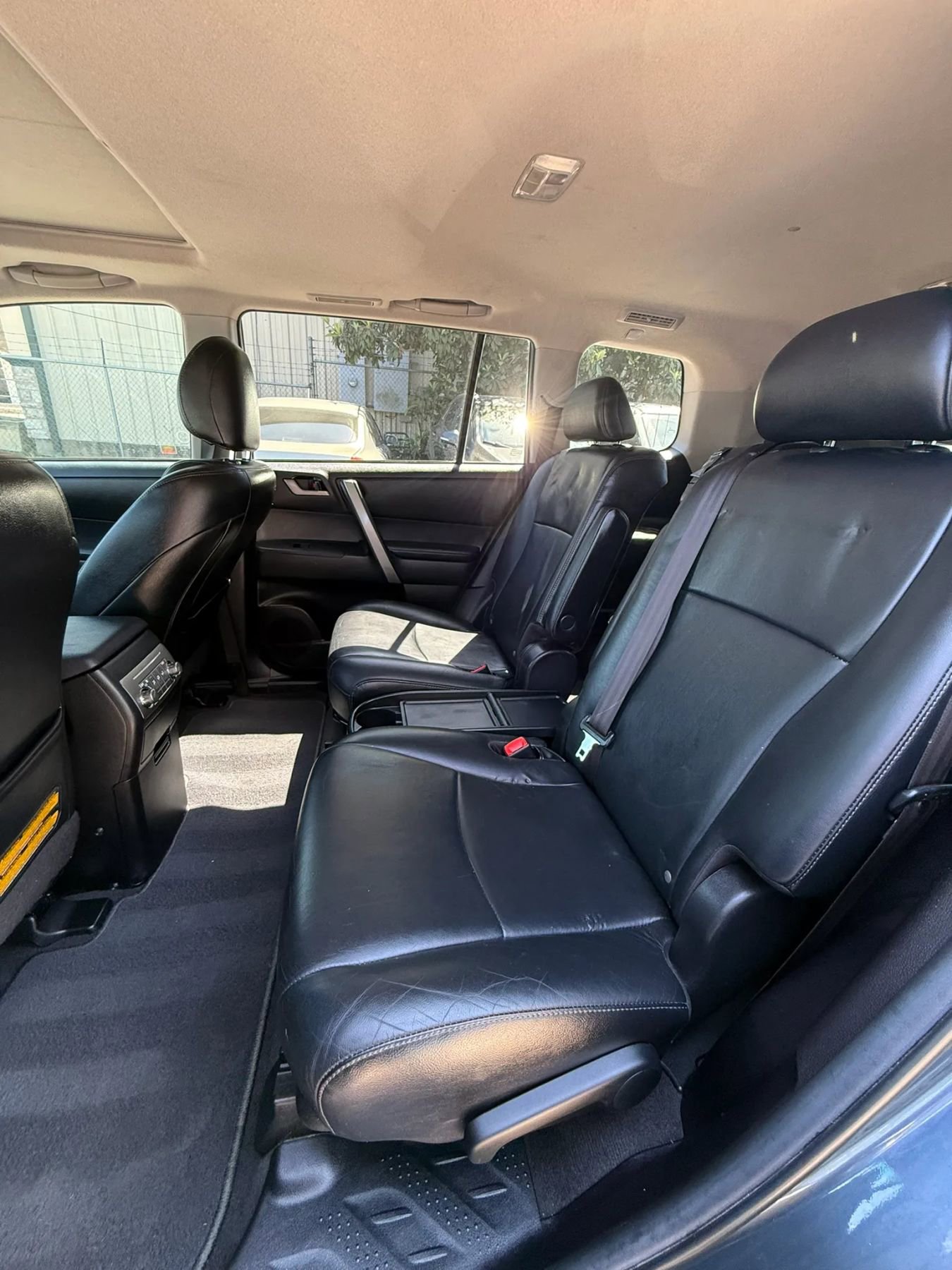 Used 2013 Toyota Highlander SE image 16