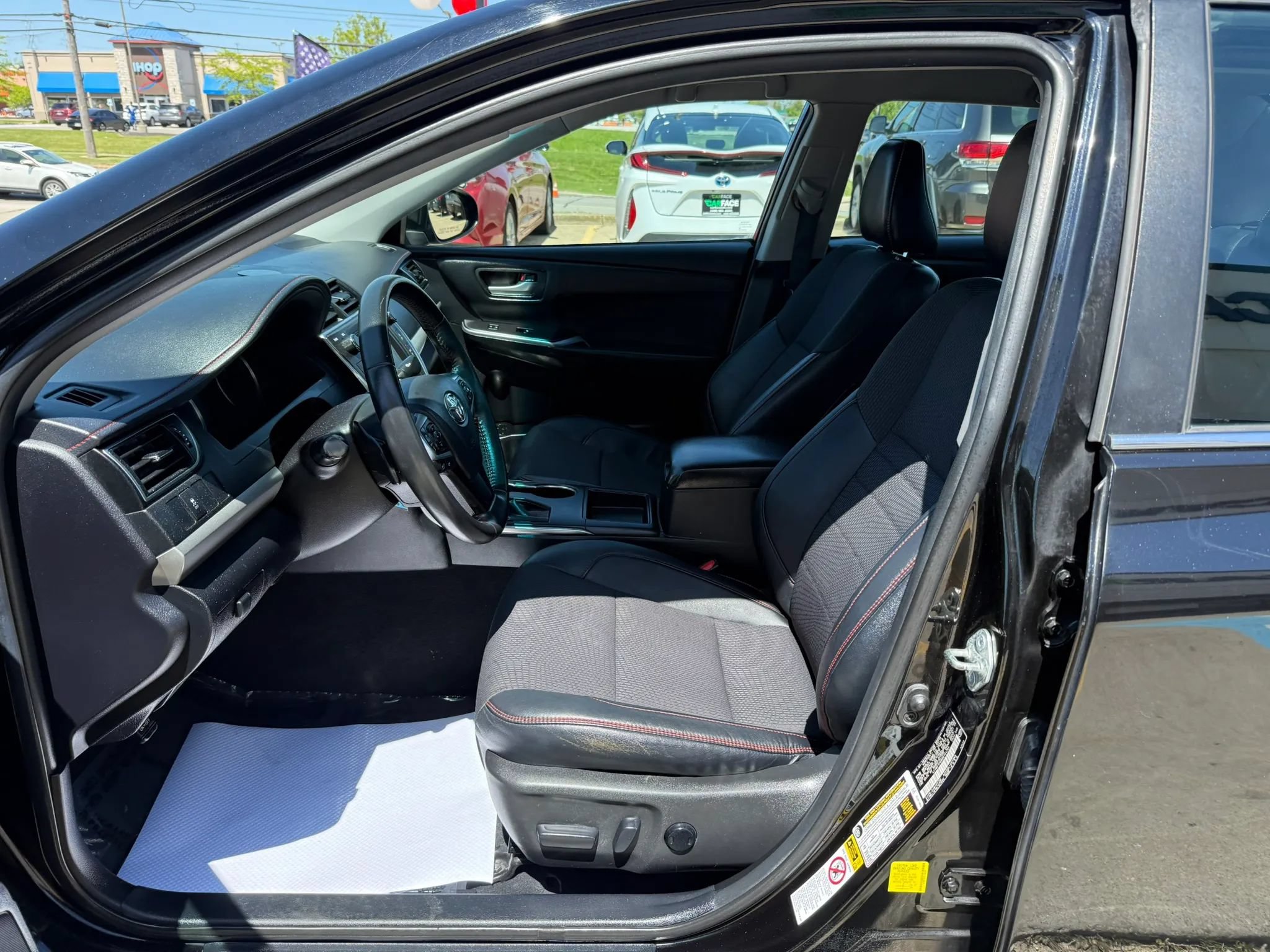 Used 2016 Toyota Camry SE FWD image 18