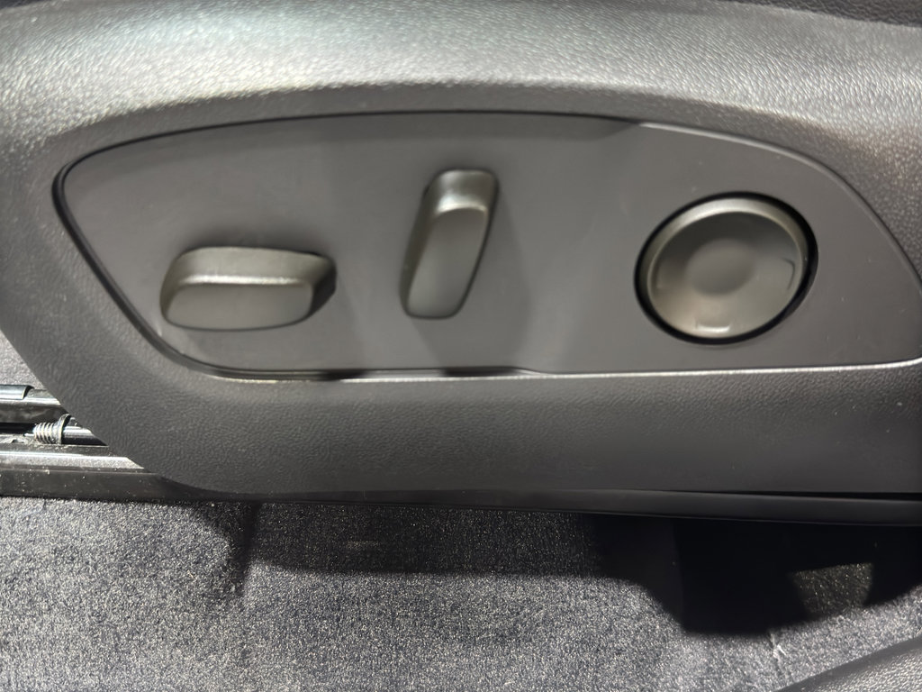 Used 2025 Chevrolet Traverse RS image 20