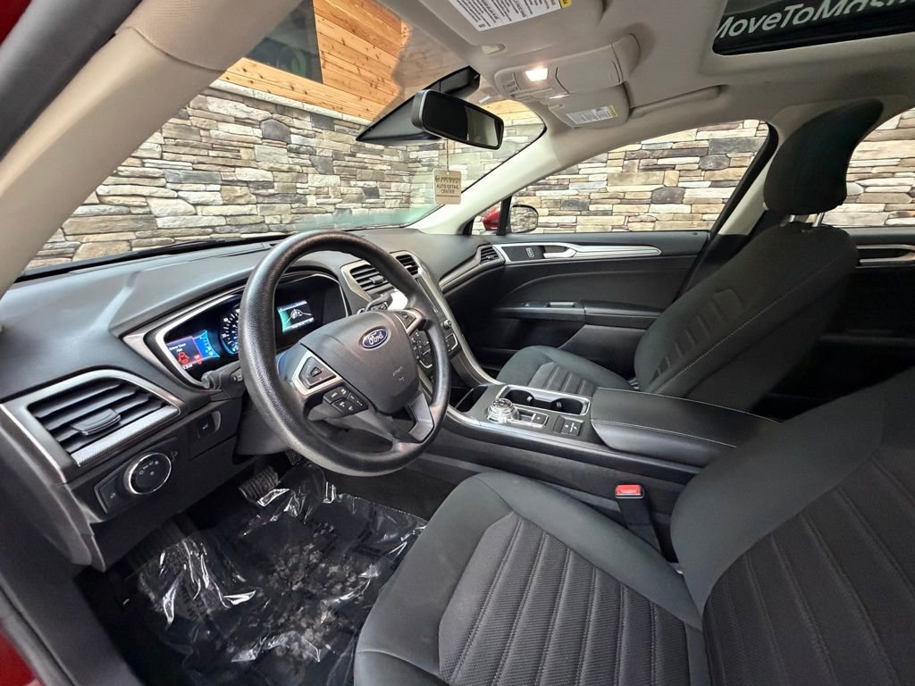 Used 2019 Ford Fusion SE image 7