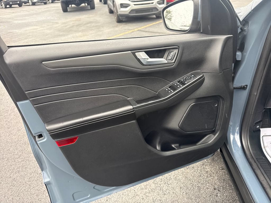 Used 2025 Ford Escape SE FWD image 25