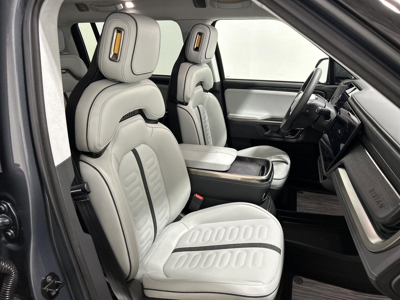 Used 2024 Rivian R1S Adventure AWD/4WD image 24