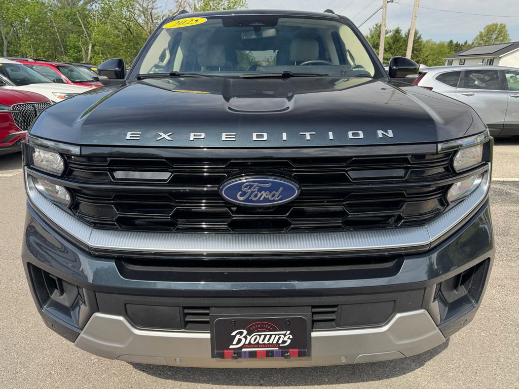 Used 2025 Ford Expedition Platinum w/ Driver's Package AWD/4WD image 2