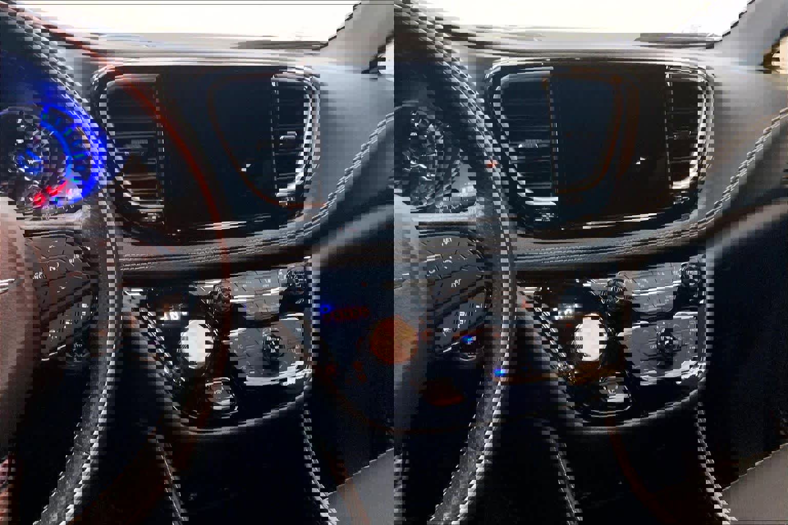 Used 2021 Chrysler Pacifica Limited w/ Uconnect Theater Family Group image 23