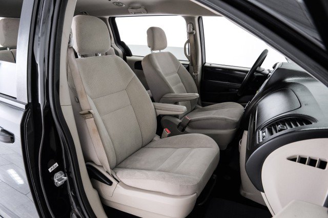 Used 2018 Dodge Grand Caravan SE w/ UConnect Hands-Free Group FWD image 27