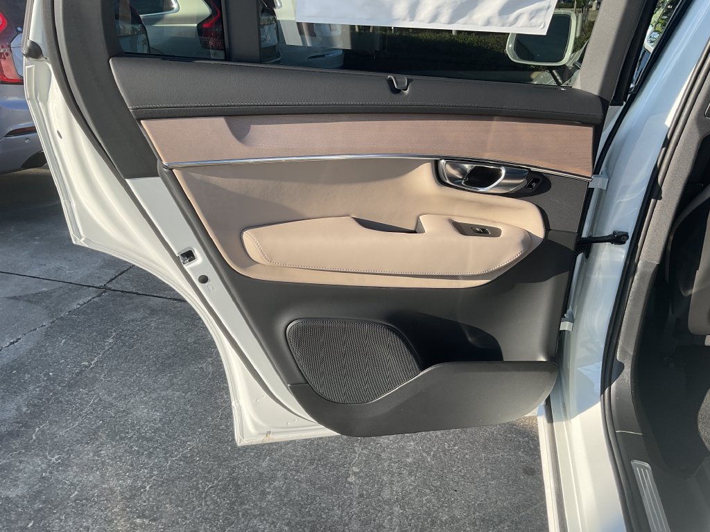 New 2027 Volvo XC90 B6 Plus AWD/4WD image 13