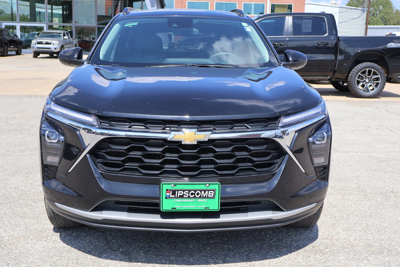 Used 2025 Chevrolet Trax LT FWD image 3