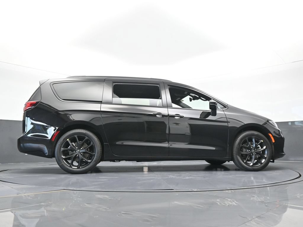 New 2026 Chrysler Pacifica Select w/ S Appearance Package FWD image 61