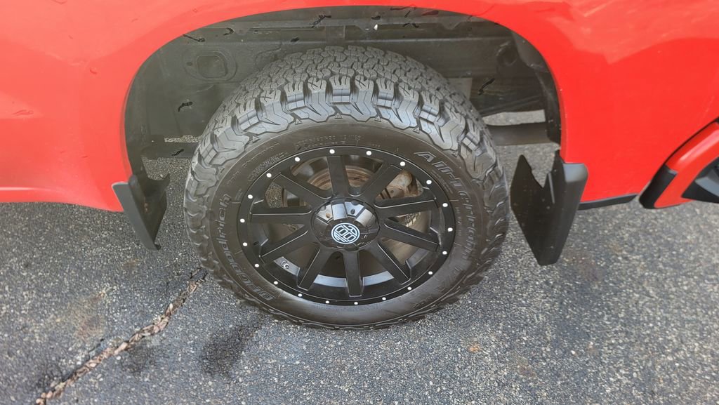 Used 2021 Chevrolet Silverado 1500 Custom w/ LPO, Dark Essentials Package image 8