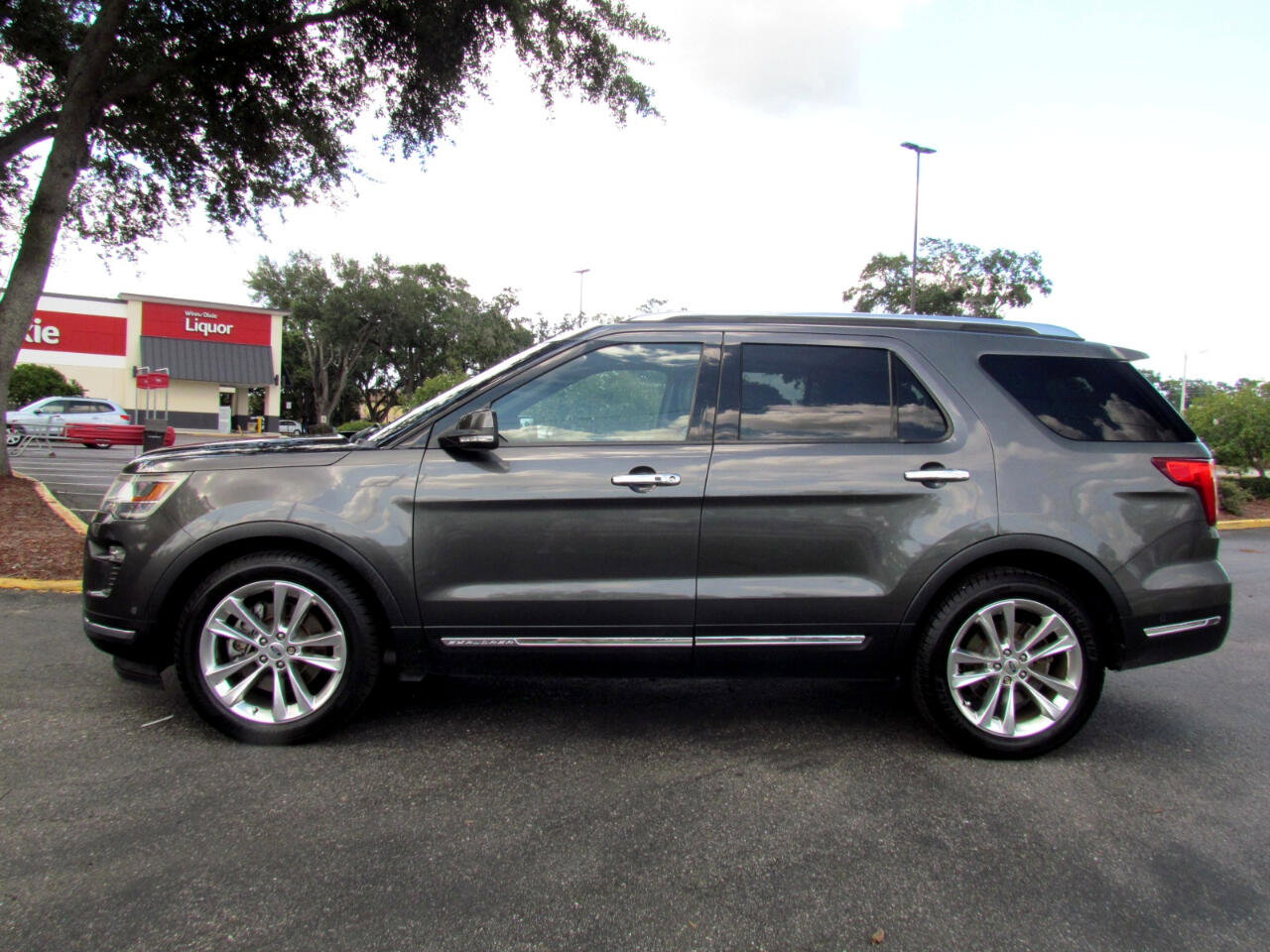 Used 2018 Ford Explorer Limited w/ Equipment Group 301A image 4