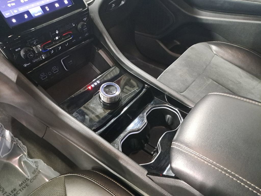 Used 2023 Jeep Grand Cherokee Altitude image 24