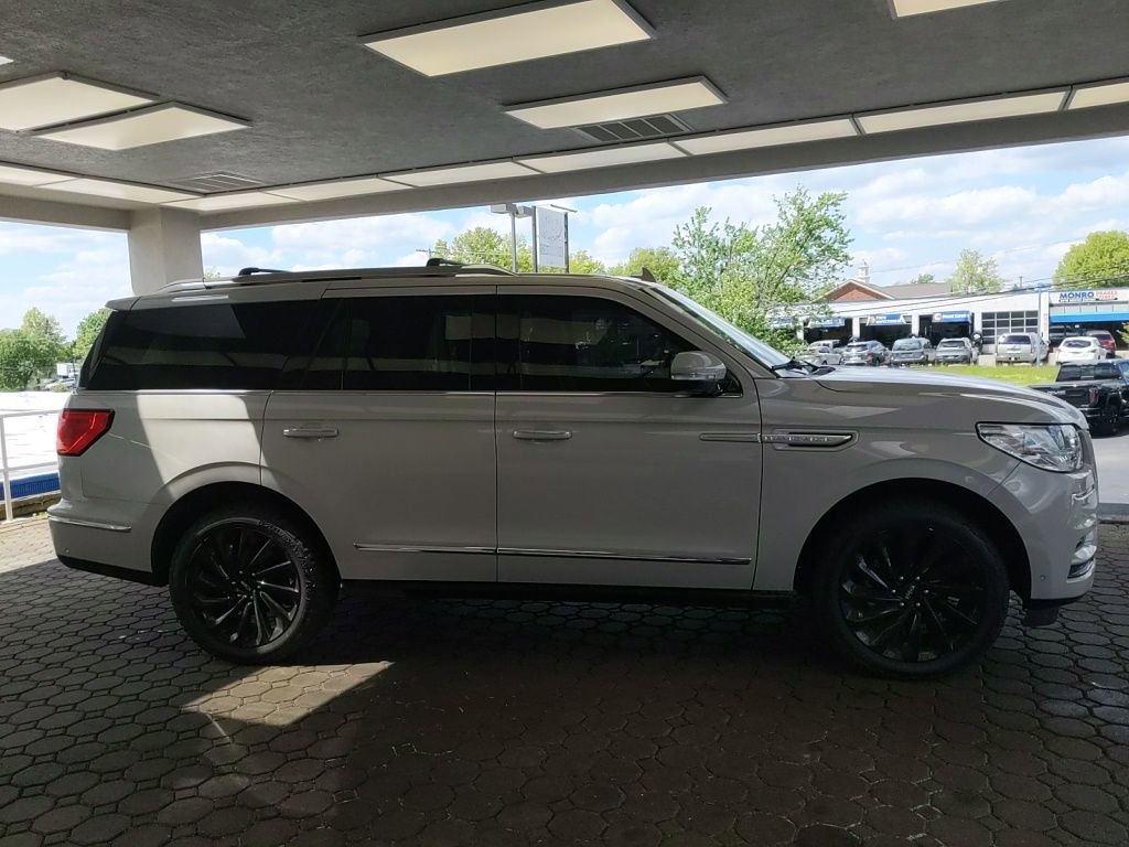 Used 2021 Lincoln Navigator Reserve AWD/4WD image 5