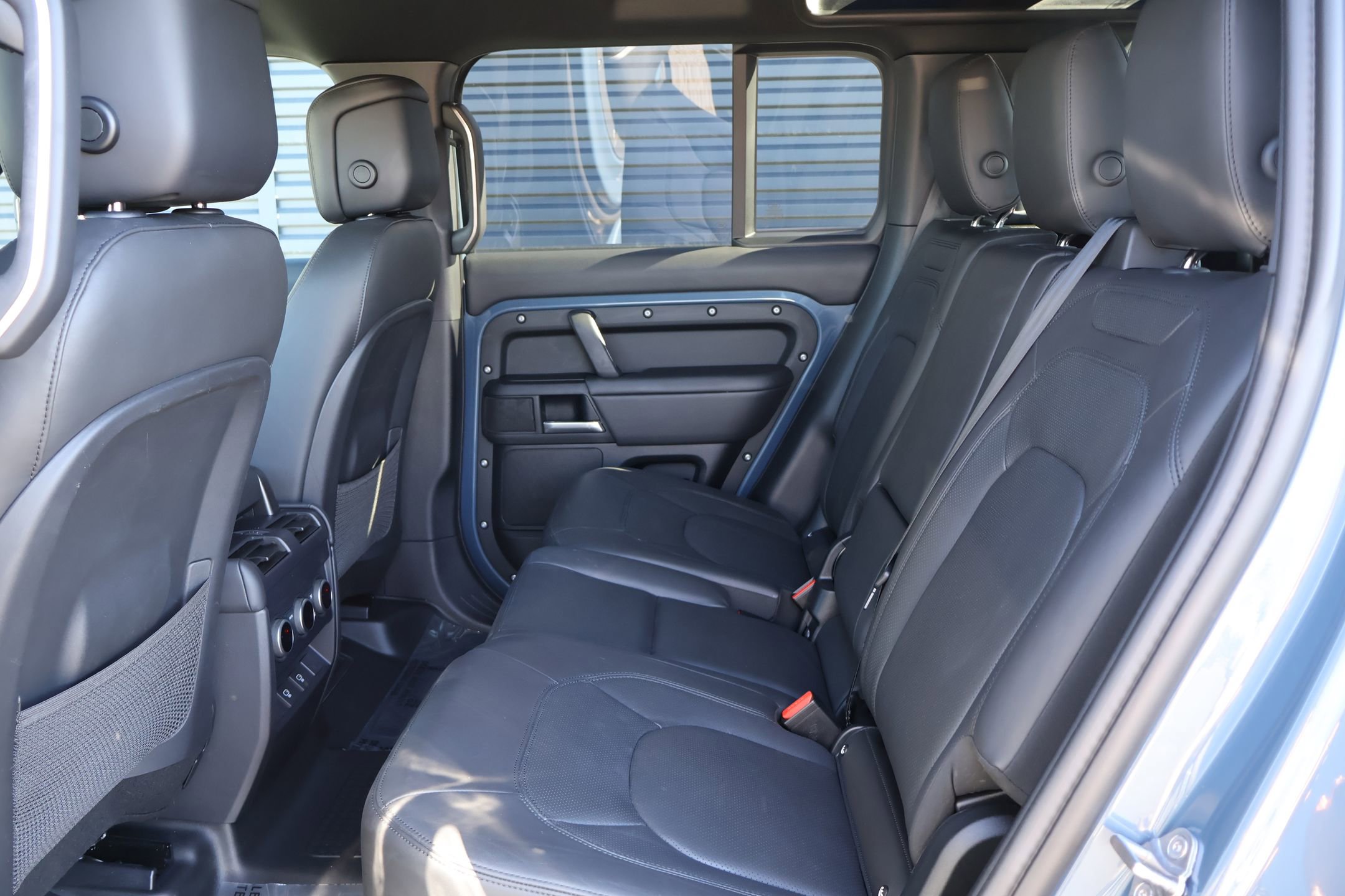 Used 2025 Land Rover Defender 110 S image 25