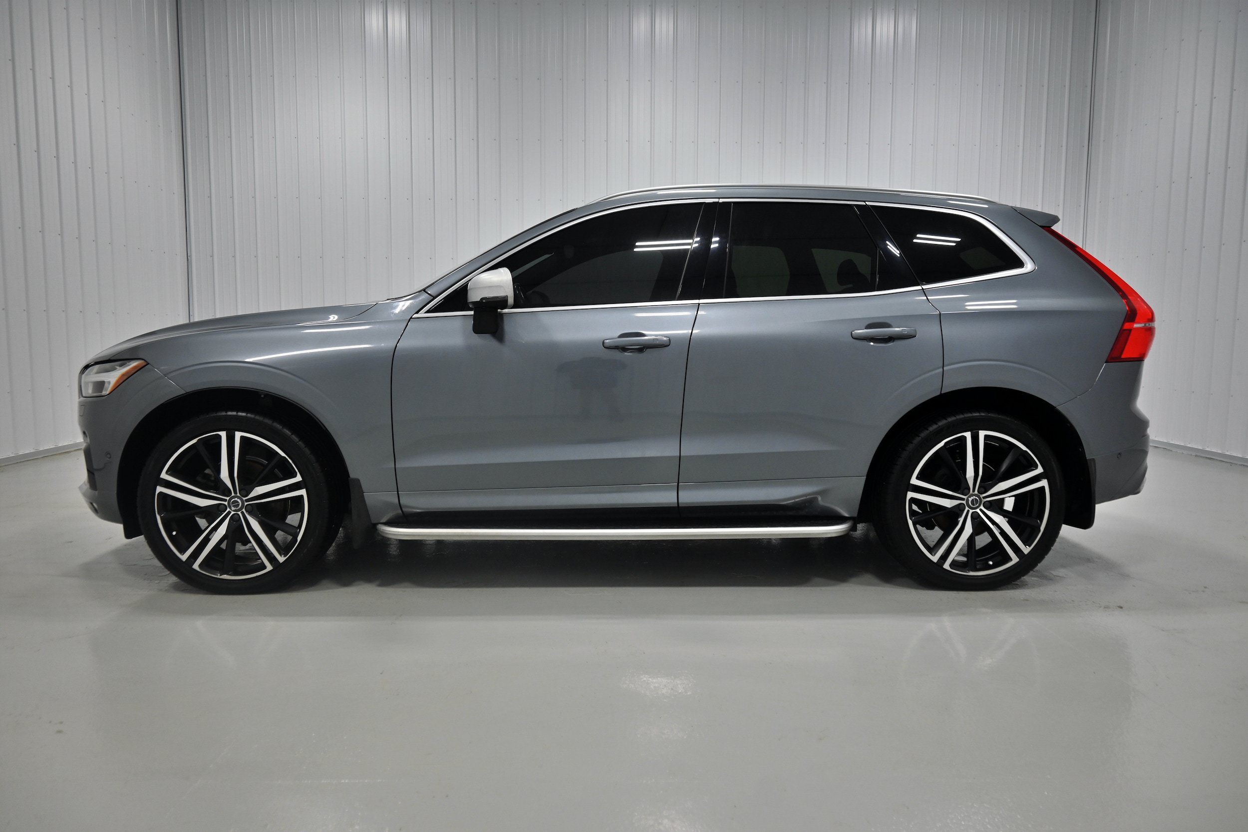 Used 2019 Volvo XC60 T5 R-Design w/ Protection Package Premier AWD/4WD image 27