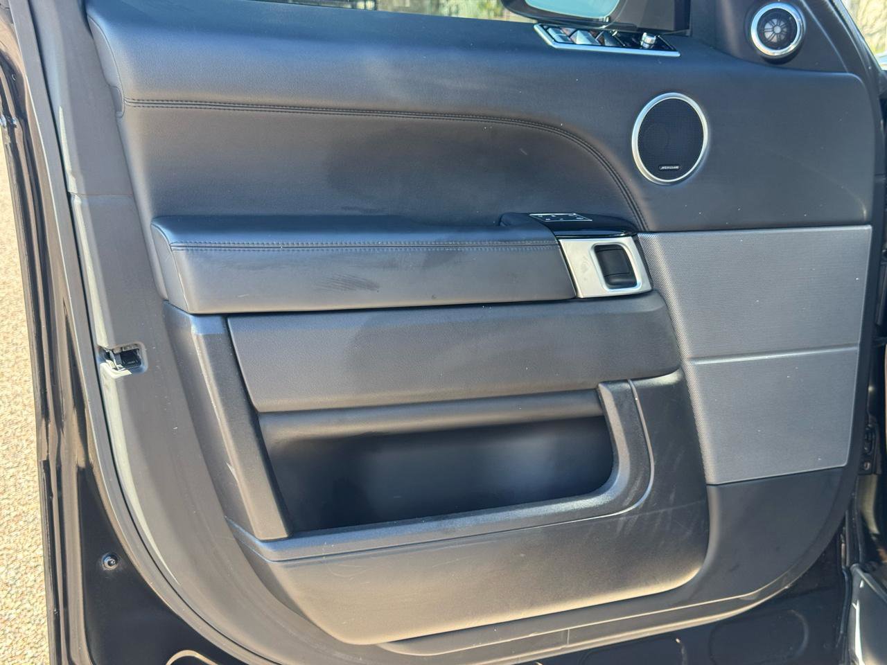 Used 2020 Land Rover Range Rover Sport HSE image 28