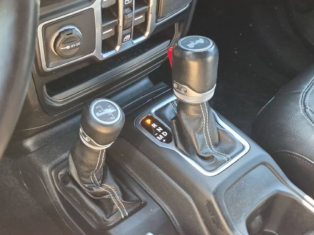 Used 2021 Jeep Wrangler Unlimited Sahara w/ Cold Weather Group AWD/4WD image 17