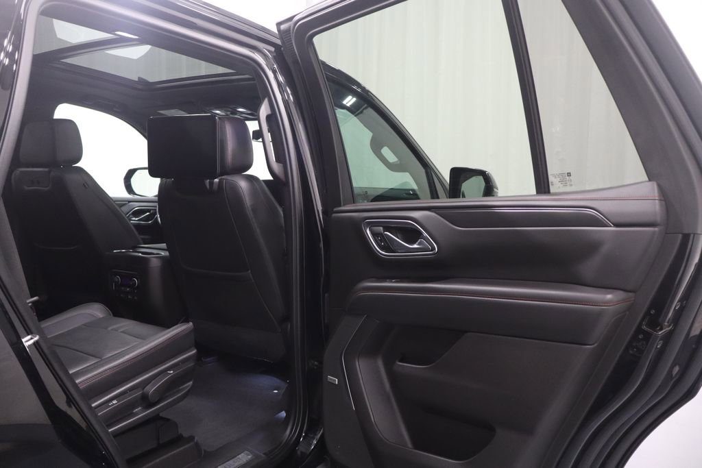 Used 2021 Chevrolet Tahoe RST w/ Luxury Package AWD/4WD image 17