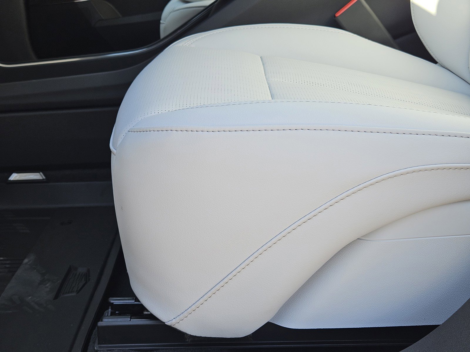 New 2026 Cadillac Lyriq Sport w/ LPO, Floor Liner Package image 17