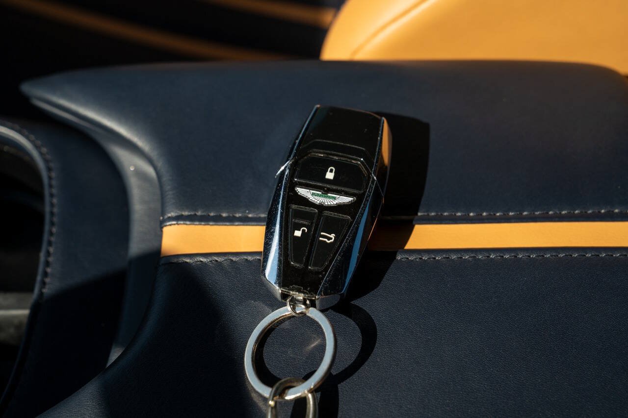 Used 2020 Aston Martin V8 Vantage Coupe RWD image 67